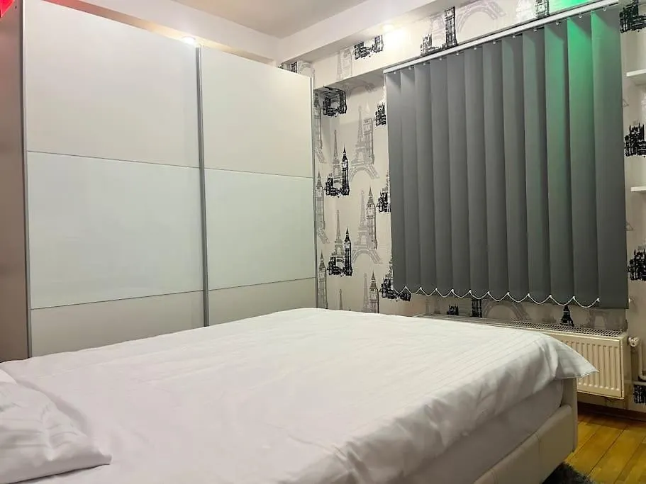 Charming Apartment/King Size Bed Bucharest